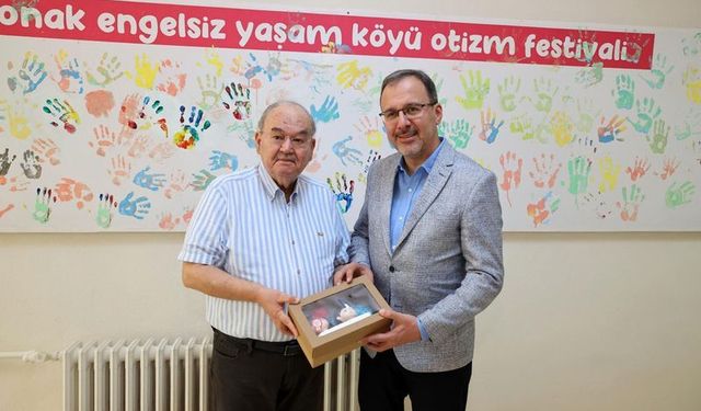 Kasapoğlu’ndan Özfatura için anlamlı sözler: Burhan Özfatura İzmir'in hafızasında yaşayacak