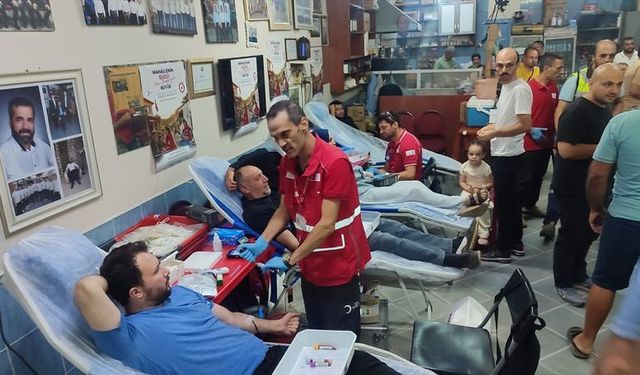 Ödemiş’te kahvehaneden Kızılay’a destek
