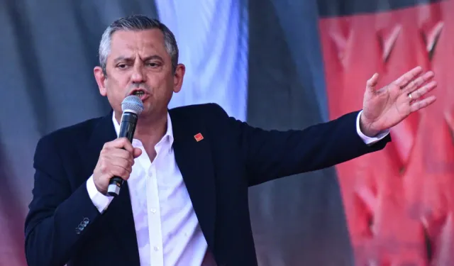 SON DAKİKA Özgür Özel’den İzmir çıkışı:  “Satıp gidenler haindir”