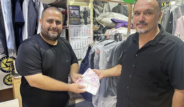 “Dedektif gibi iz sürdü!” İzmirli esnaf 83 bin TL’nin sahibini buldu