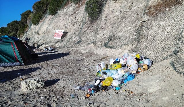 Pissa Koyu'nda utanç manzarası: Tatilciler gitti, çöpleri kaldı