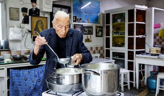 Süt ve ekmekle başlayıp, efsane olmuştu! Bergama'daki tarihi dükkan kapanıyor!
