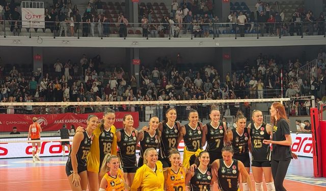 İzmir’de nefes kesen final: VakıfBank şampiyon oldu