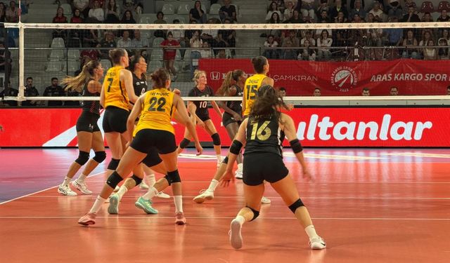 İzmir’de yoğun ilgi gören maçta VakıfBank, Beşiktaş’ı mağlup etti