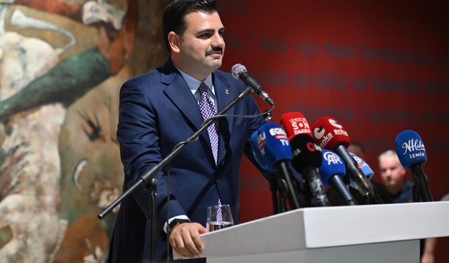AK Partili İnan sergide konuştu: " Cumhurbaşkanımız şiir okudu diye hapse atıldı"