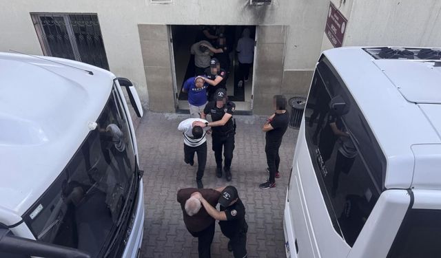 Yalan vaatlerle 253 bin kişiden vekâletname topladılar: 6 Avukatlık ofisine baskın!