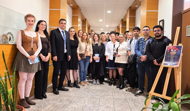 12 kent, tek duygu: İzmir’de yükselen Cumhuriyet sanatı!