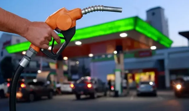 Benzine indirim mi geldi? Akaryakıt indirimi ne zaman geçerli olacak? 22 Ekim indirimli benzin fiyatları ne kadar?