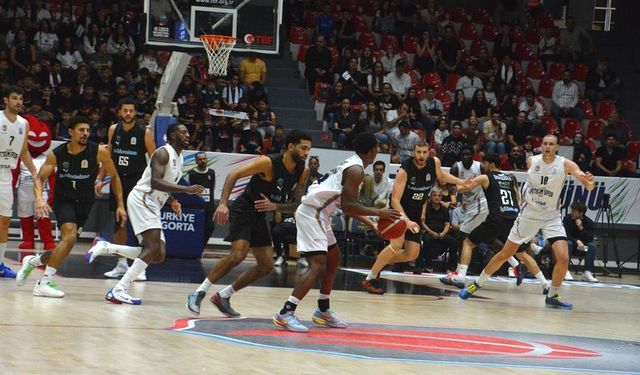 Petkimspor son çeyrekte yıkıldı: Körfez Basket deplasmanda kazandı