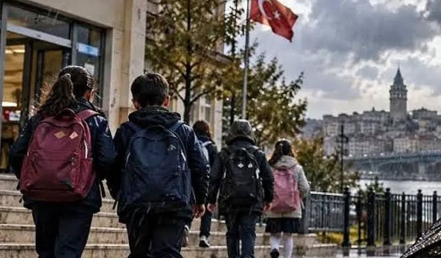 30 Ekim Cuma okullar tatil mi, yarın okul var mı? MEB 29 Ekim tatilini uzattı mı?