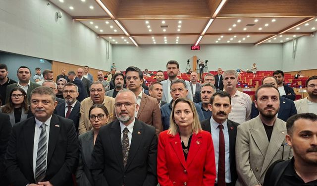 İzmir Büyükşehir Meclisi'nin Cumhur İttifakı'ndan YENİ Parti eleştirisi: " Yeter sayıya başvurdular, meclisi çalıştırmadılar"