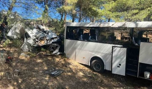 Aydın-İzmir otobanında turist otobüsü kaza yaptı: 2 ölü, 9 yaralı