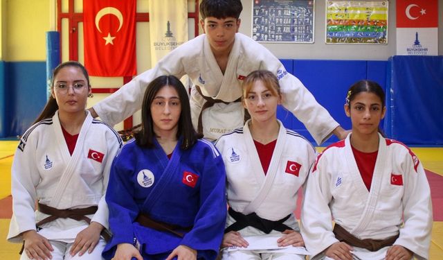 Birbirlerinden başka engel tanımıyorlar: İzmirli judocuların olimpiyat yolculuğu