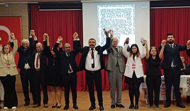 YENİ Parti Çiğli’de kongre tamamlandı: Erkan Akar yeniden başkan