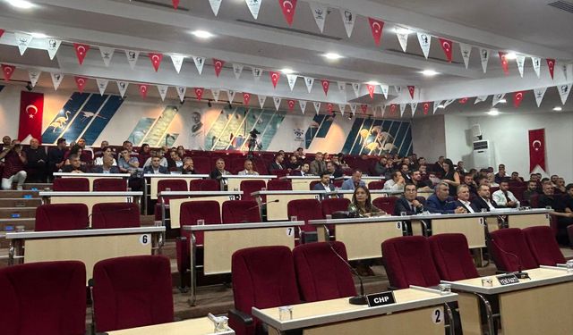 Çiğli’de AK Parti’ye transfer sonrası Meclis’te boykot! İki grup gelmedi, toplantı ertelendi