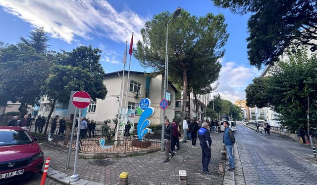 Ege Bölgesi'nde bir belediyeye daha operasyon! Başkan ve eşi gözaltına alındı