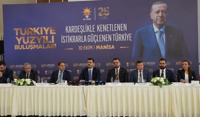 Eyyüp Kadir İnan Manisa’da  Özgür Özel’e yüklendi