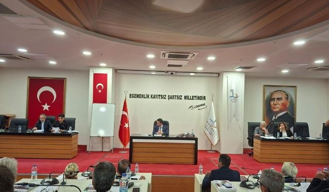 Bayraklı'da dengeler değişti... YENİ Partililer mecliste grup kurdu