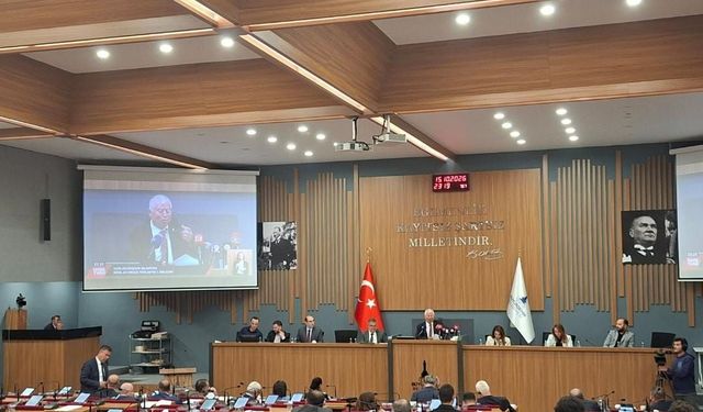 Büyükşehir Meclisi'nde gazetecilerin ücretsiz otopark kararında sürpriz gelişme... Meclis, raporu komisyonlara iade etti