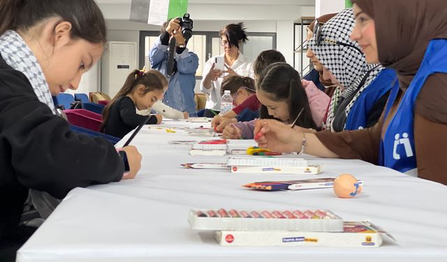 Manisalı çocuklar Filistinli çocuklara destek için çizdi
