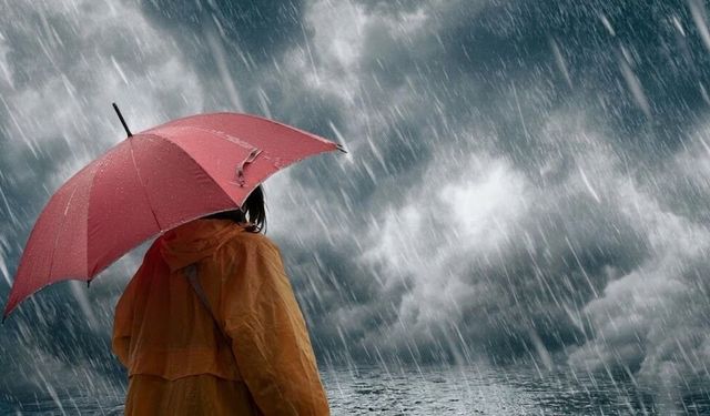 İzmir haftaya yağışla başlıyor! Meteoroloji duyurdu: Bugün hava nasıl olacak?
