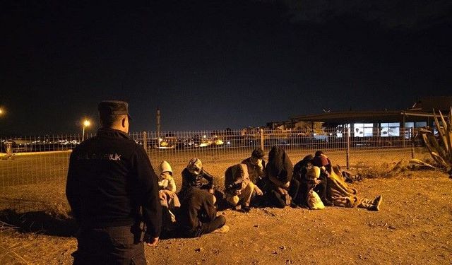 İzmir Seferihisar'da Sahil Güvenlik'ten gece operasyonu: Yasa dışı geçişe izin verilmedi