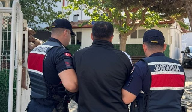 İzmir'de 26 aydır aranan firari jandarma operasyonuyla yakalandı