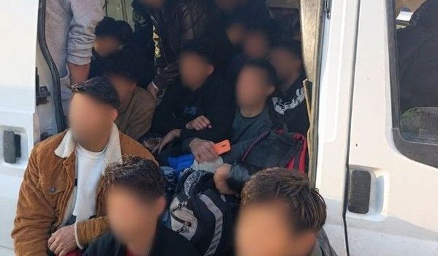 İzmir’de otoyol gişelerinde 34 düzensiz göçmen yakalandı