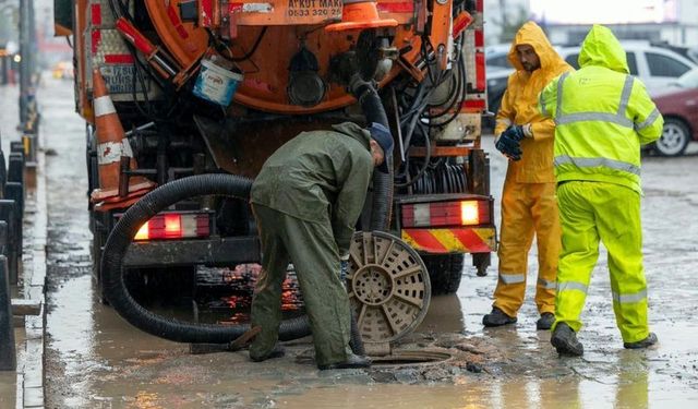 İzmir’de yağış alarmı: İZSU 665 personelle sahada olacak