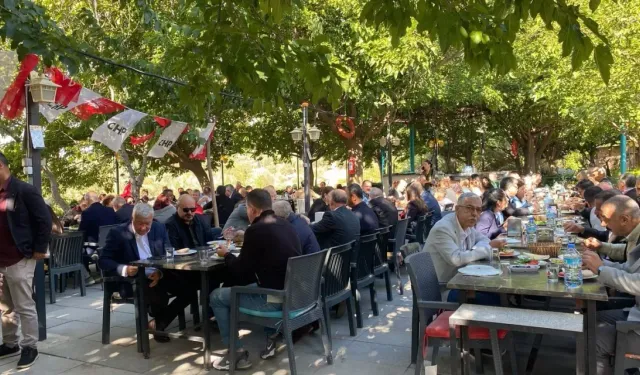 CHP Bornova’da dayanışma kahvaltısı: “Omuz omuza inşa edeceğiz”