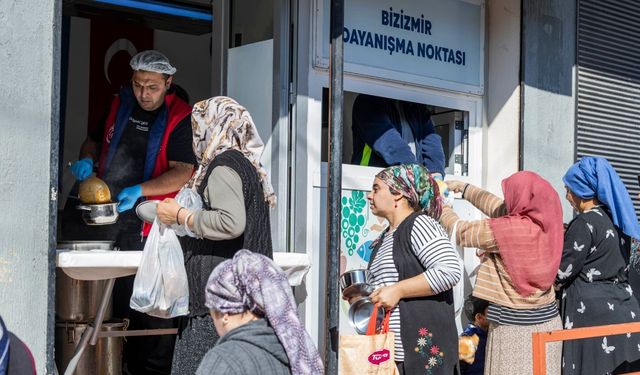 İzmirlinin sofrasına Büyükşehir dokunuşu: Gıdadan beyaz eşyaya kesintisiz destek!