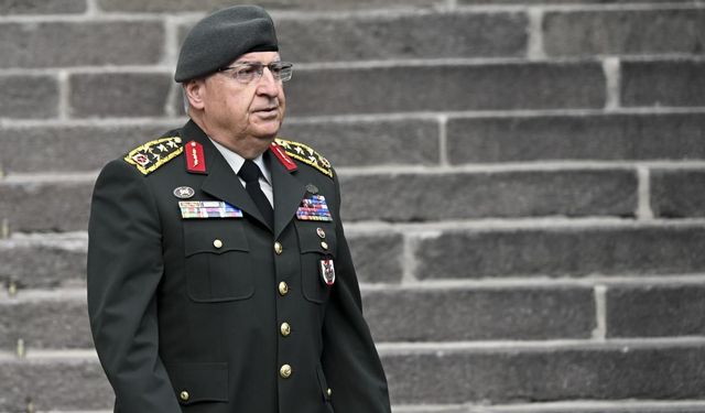 Milli Savunma Bakanı Güler'den 29 Ekim Cumhuriyet Bayramı mesajı: "Cumhuriyetimizi yaşatmak tarihi görevimizdir"