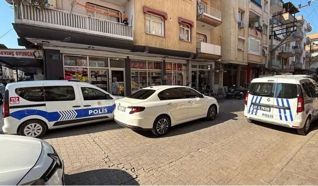 Polis kapıyı kırıp içeri girdi: Eşini boğmaya çalışan şüpheli tutuklandı