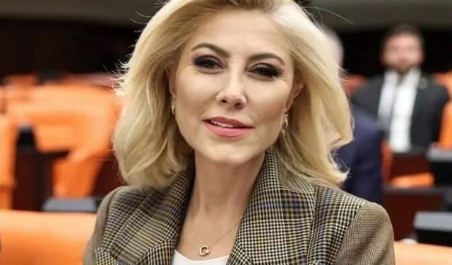 Şebnem Bursalı’dan Büyükşehir Meclisi tepkisi: “İzmirlinin cebini rahatlatacak düzenleme yapılamadı”