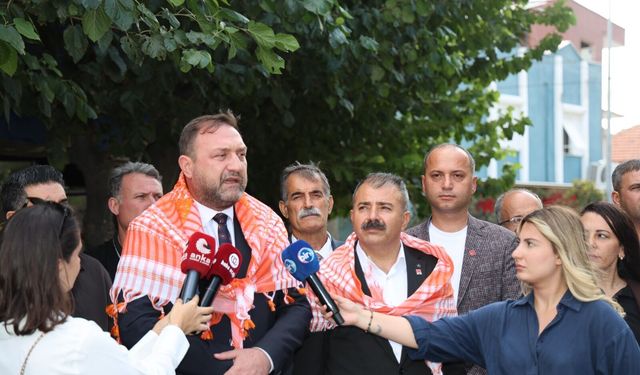 Utku Gümrükçü Menemen'den seslendi: "Çiftçi artık ürünü bağdan toplayamıyor"