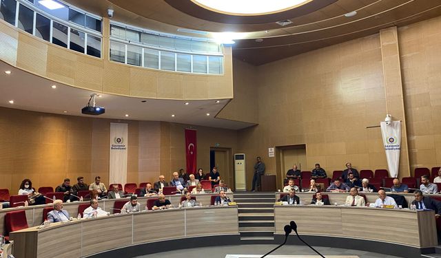 Gaziemir Meclisi’nde peş peşe sert çıkışlar: Fon soruşturması da gündemde!