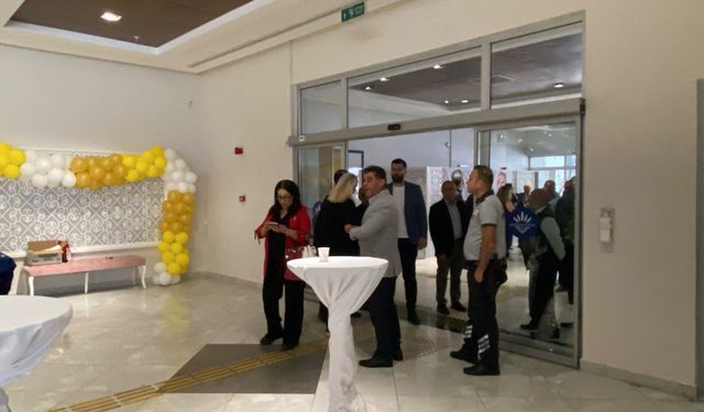 YENİ Parti Karabağlar kongresinde ortalık karıştı!