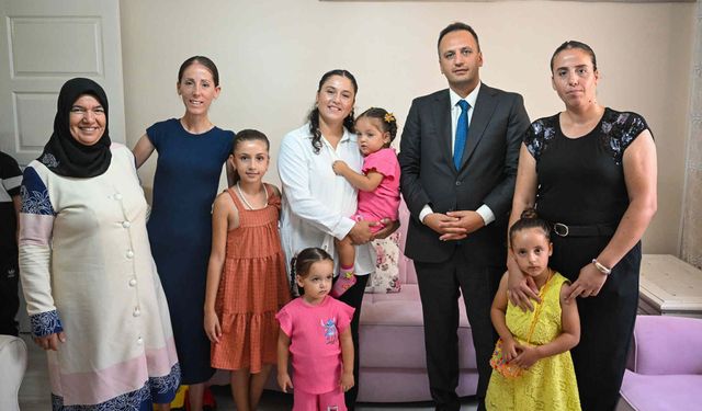 Bornova’da Başkan Eşki vatandaşın kapısını çaldı: Kent Bostanı konuşuldu