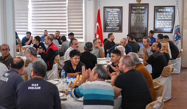 Bornova’da kuru fasulye sofrasında ekonomi gündemi: Eşki’den dikkat çeken sözler