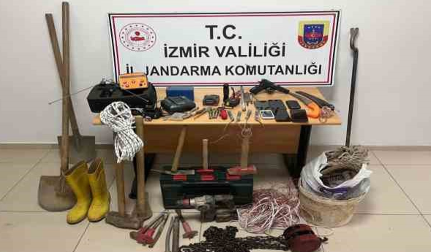 İzmir'de kaçak kazı yapan 7 kişiye suçüstü