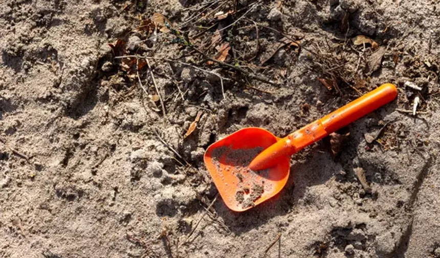 Boş arazide toprağa gömülü bebek cesedi bulundu