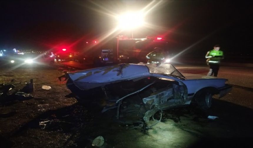 İkiye bölünen otomobilde kanlı bilanço! 1 ölü, 5 yaralı