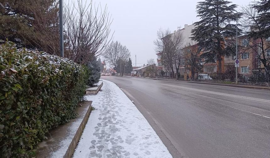 Eskişehir'de kar yağışı etkisini gösteriyor!