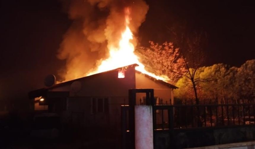 Tekirdağ Çorlu'da tek katlı evde büyük yangın