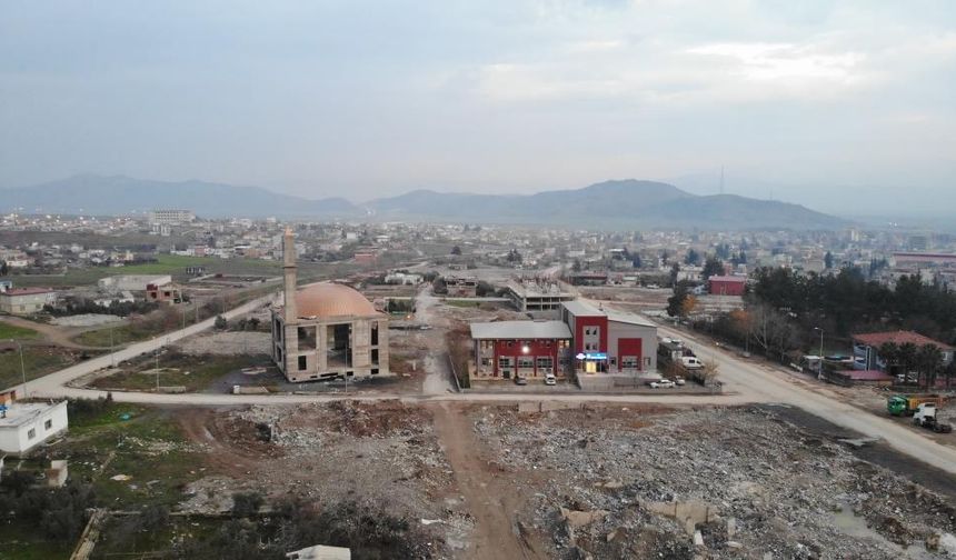 Nurdağı'nda mucize: Deprem mahalleyi yerle bir ederken cami ayakta kaldı!