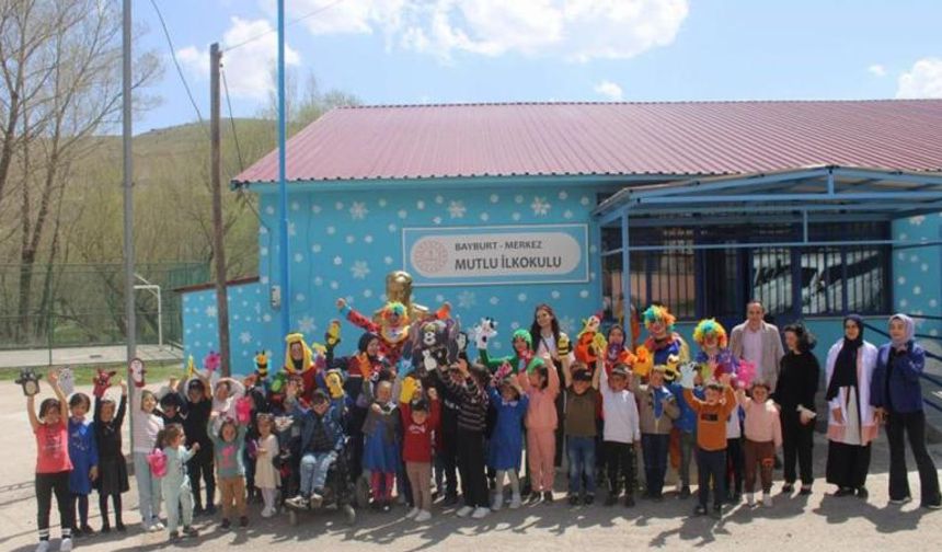 Bayburt İl Jandarma Komutanlığı’ndan çocuklara "23 Nisan" sürprizi