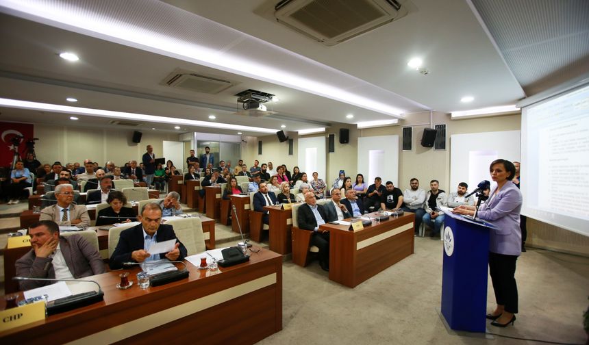Karabağlar Belediye Meclisi Başkan Helil Kınay yönetiminde toplandı: 2023 yılı faaliyet raporu kabul edildi!