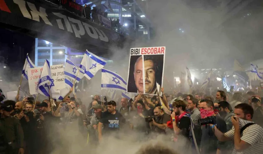 İsrail'de Netanyahu'ya protesto: 100 bin kişi istifaya çağırdı!