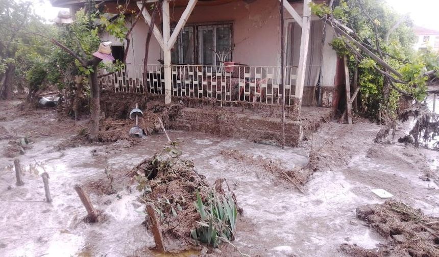 Ankara'da sel felaketi: Evler ve bahçeler balçıkla kaplandı!
