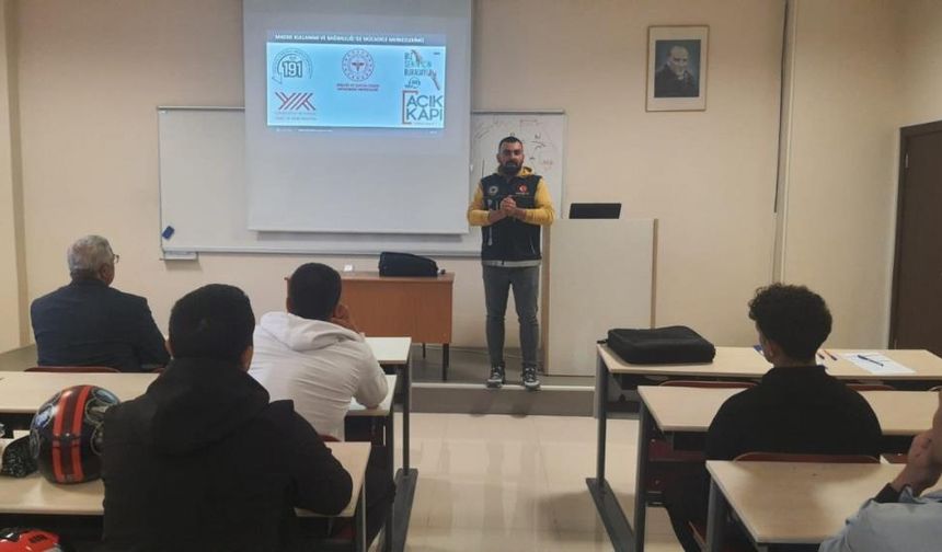 Bursa'da Uludağ Üniversitesi öğrencilerine uyuşturucuyla mücadele semineri verildi